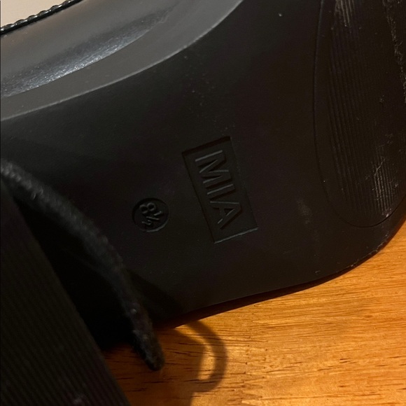 Stylish Black Lace-Up Ankle Boot (left shoe only) - Picture 4 of 4